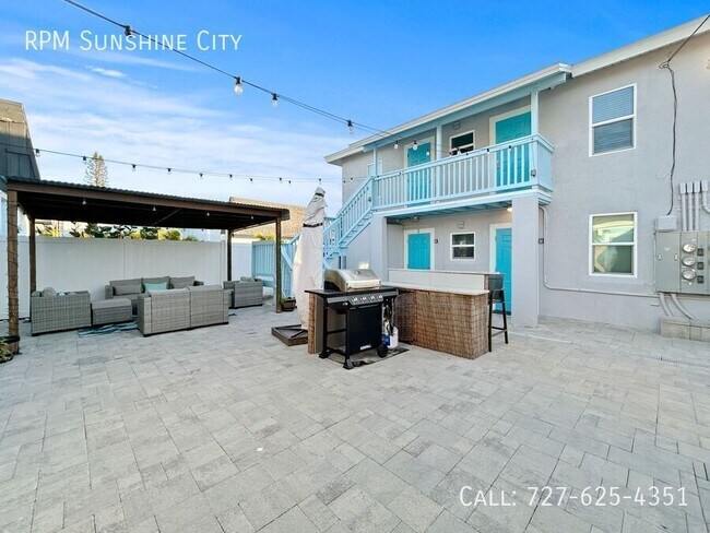 Building Photo - 14135 Palm St