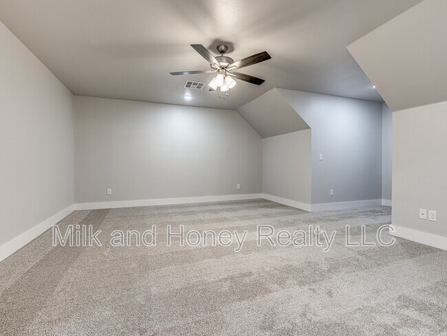 Building Photo - 8225 Jenny Ln