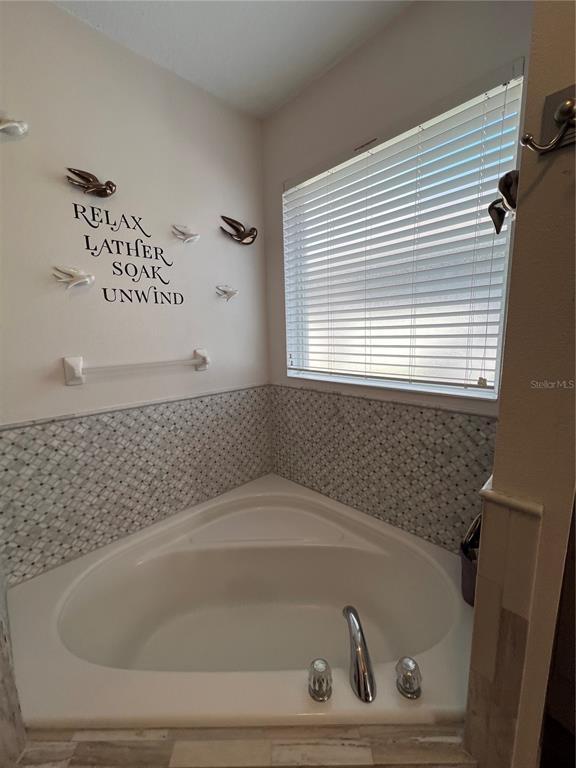 Building Photo - 221 Asterbrooke Dr