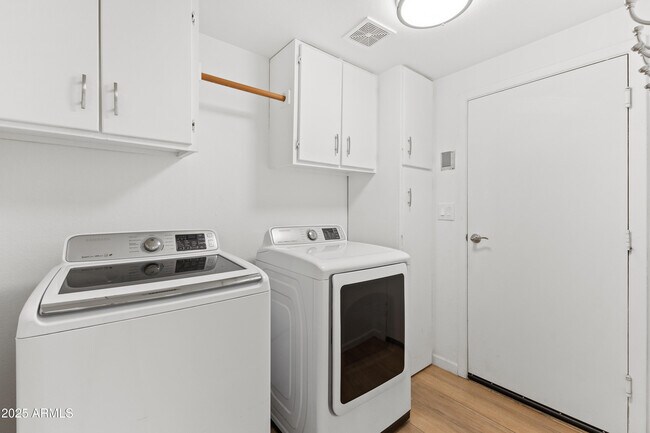 Building Photo - 8943 E Friess Dr