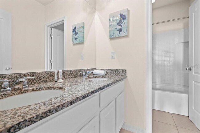 Building Photo - 5276 Oakbourne Ave