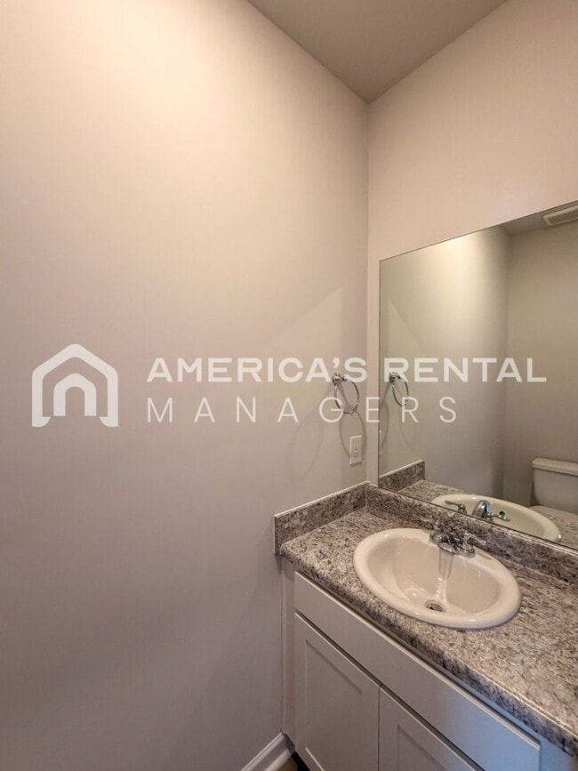 Building Photo - Spacious Two Story Home with Loft!