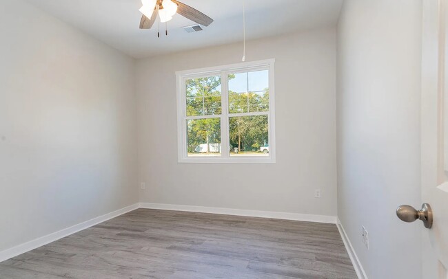 Building Photo - 9105 Beach Dr SW