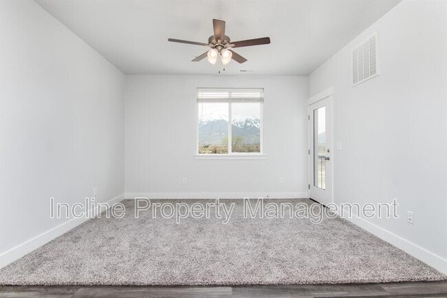 Building Photo - 772 260 W