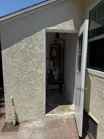 Building Photo - 9936 Rosecrans Ave