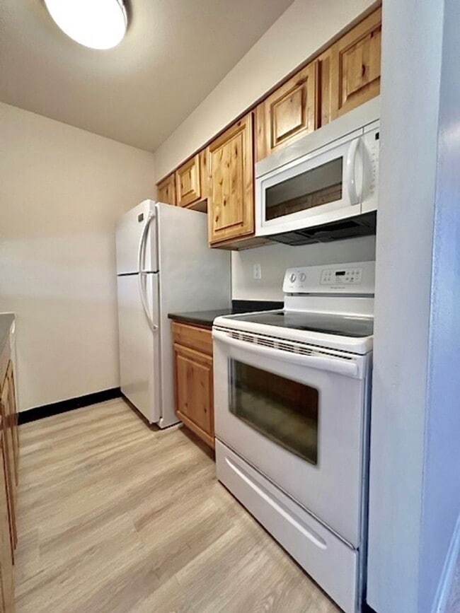 Building Photo - 3 Bed/1.5 Bath Quail Creek Condo