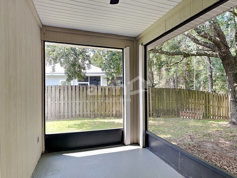 Building Photo - 1347 Ivyhedge Ave