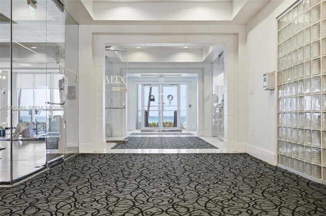 Building Photo - 16500 Collins Ave