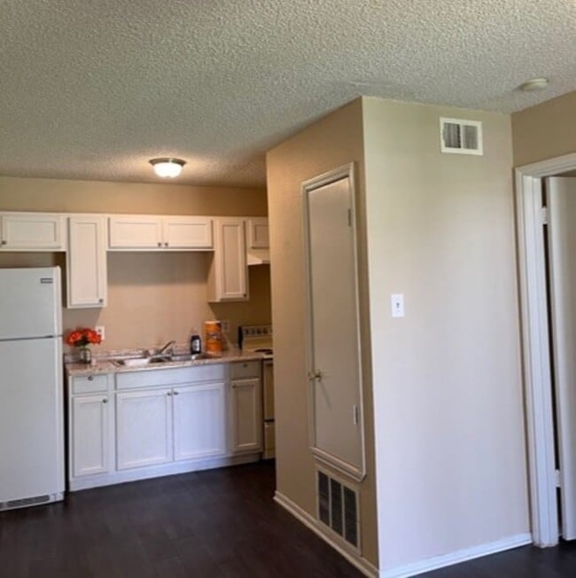 Building Photo - 515 Humble Ave