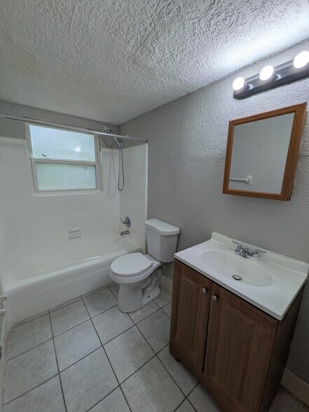 Building Photo - 3810 Almeda St