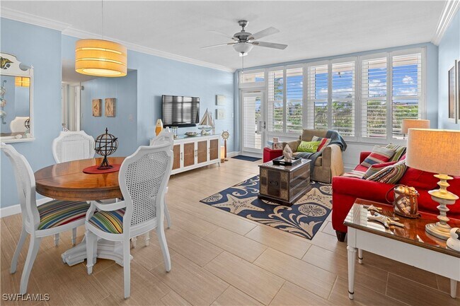 Primary Photo - 240 Seaview Ct