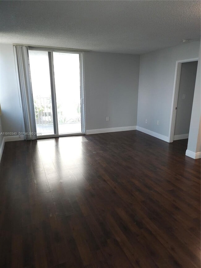 Building Photo - 850 N Miami Ave