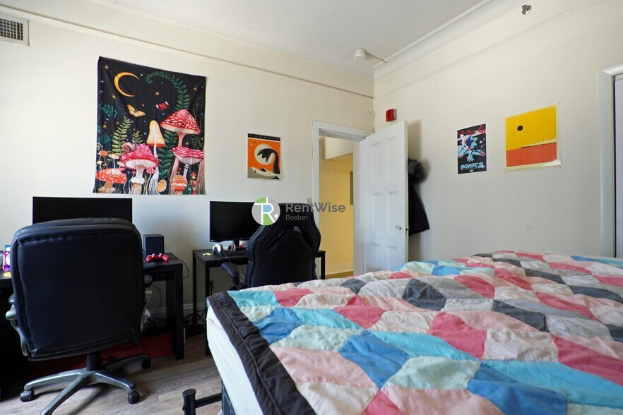 Building Photo - 62 Boylston St