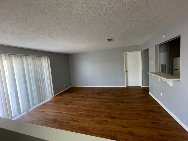 Building Photo - SUBLEASE AVAILABLE FOR IMMEDIATE MOVE IN - 2 Bedroom 2 Bathroom Condo