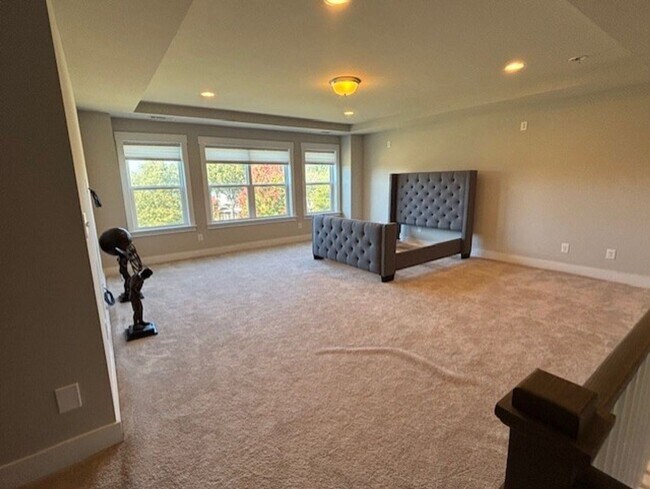 Building Photo - Stunning 5 Bed/4 Bath Home - Water View - ...