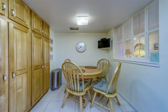 Building Photo - 400 Island Way