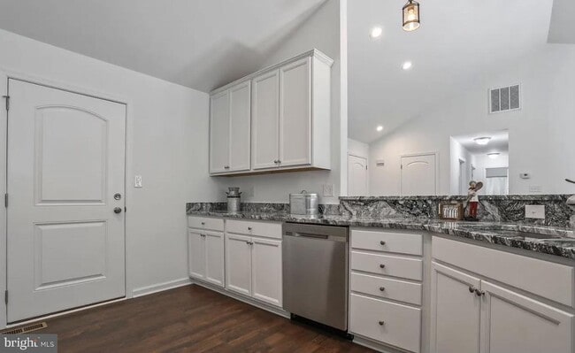 Building Photo - 1200 Happy Ridge Dr