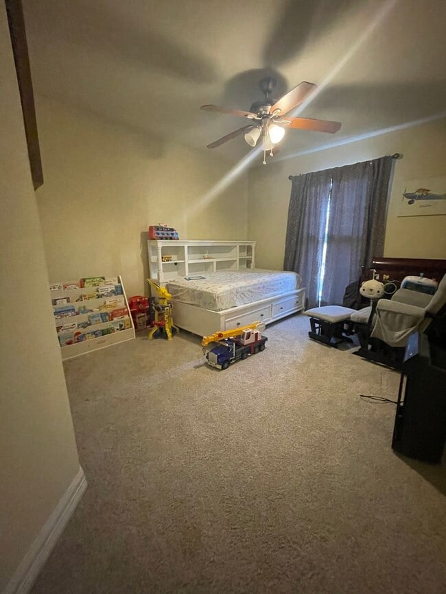 Building Photo - Price Dropped Gorgeous 5 Bedroom Home in The Haven!