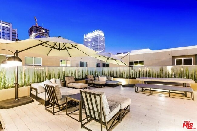 Building Photo - 1249 S Grand Ave