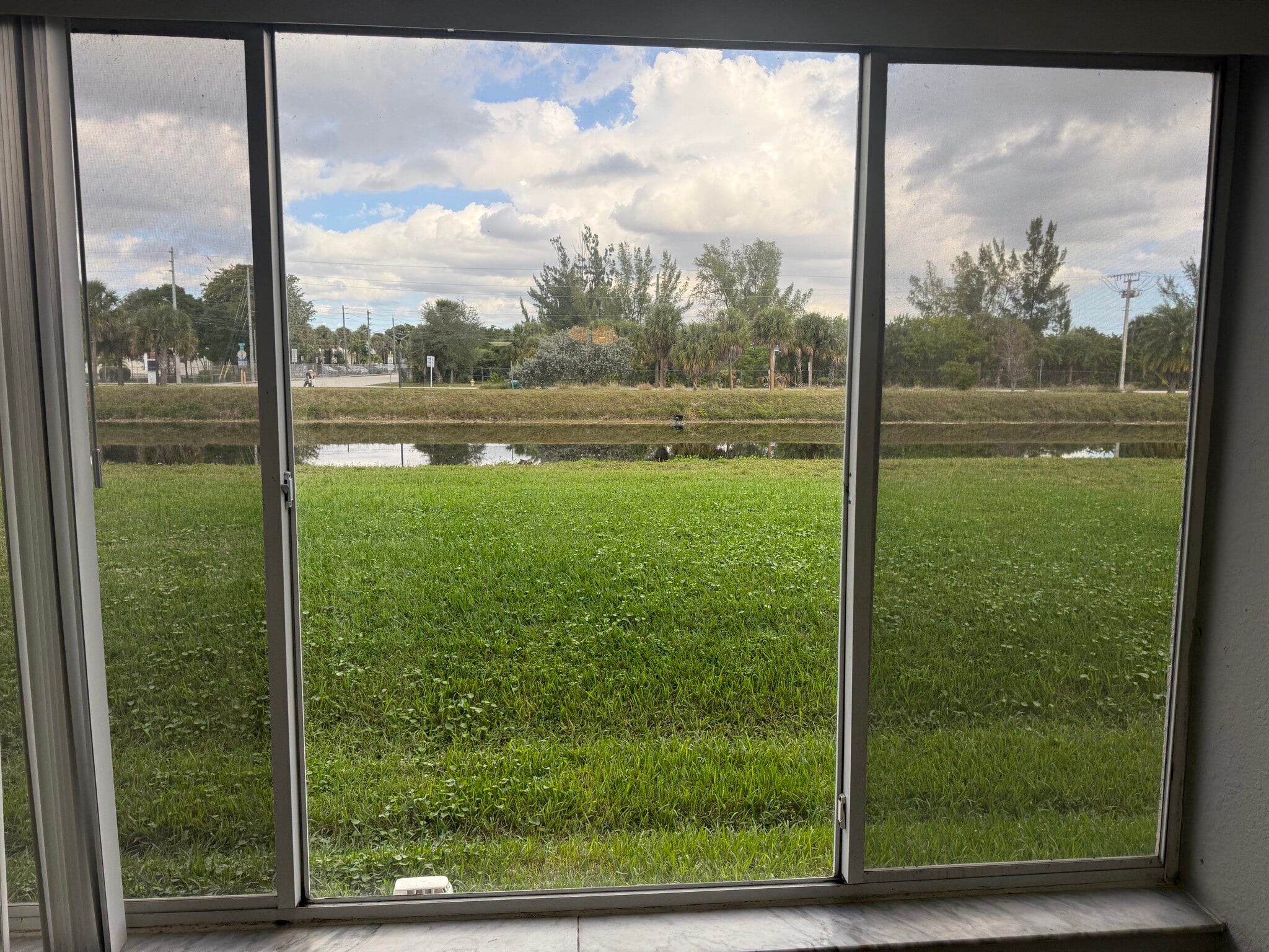 Building Photo - 2881 N Oakland Forest Dr