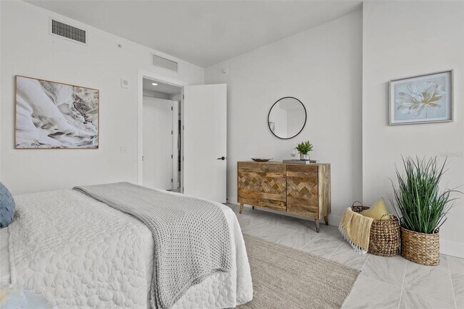 Building Photo - 777 3rd Ave N