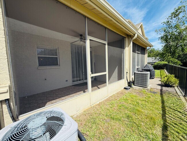 Building Photo - 2843 Thaxton Dr