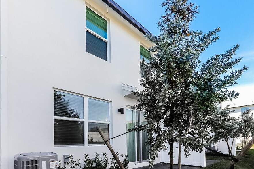 Building Photo - 3537 Joshua Tree St