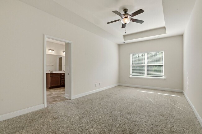 Building Photo - 52 Woodwater Cir