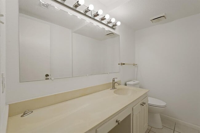 Building Photo - 14553 Misty Meadow Ln