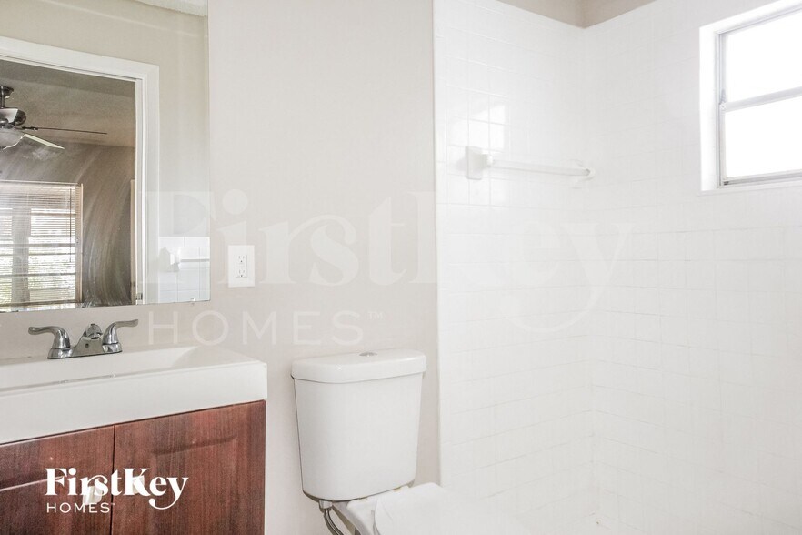 Building Photo - 4017 Lana Dr