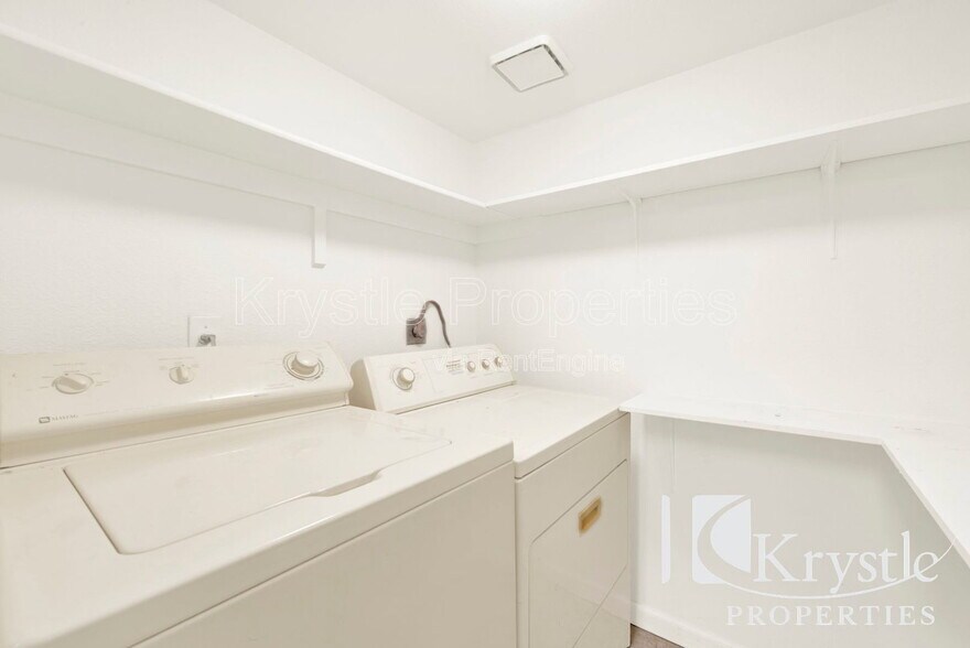 Building Photo - 1201 Glen Cove Pkwy