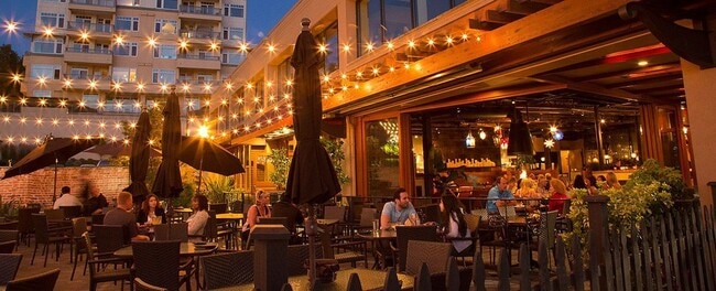 Building Photo - Gorgeous 1-BR + Den, Downtown Kirkland Condo, Steps to the Lake!