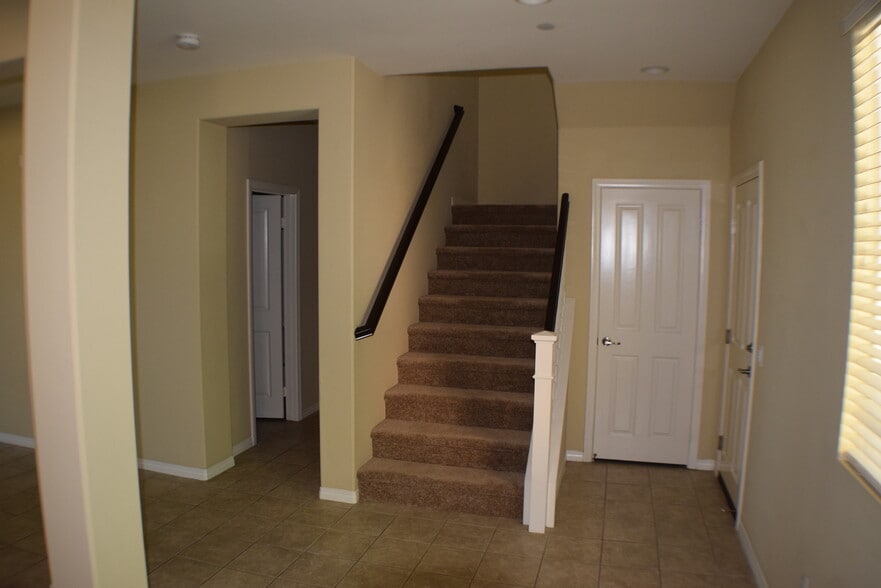 Building Photo - 32436 Shadow Canyon Trl