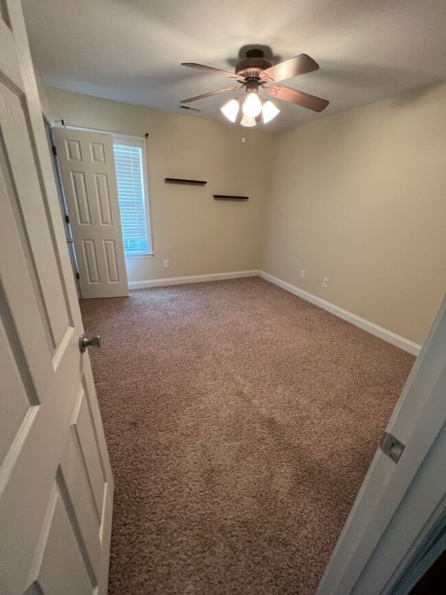 Building Photo - Upscale 3 to 4 BR home in The Willows at Leland. Two car garage, community pool!