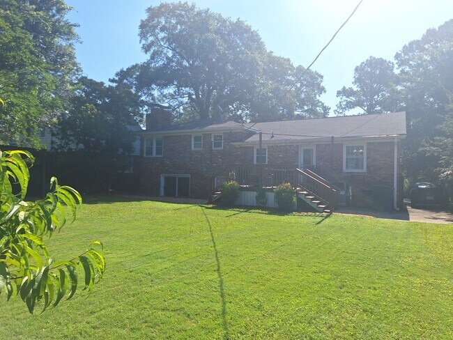 Building Photo - Magnificent Four Bedroom Home - Minutes Away from Numerous Attractions!