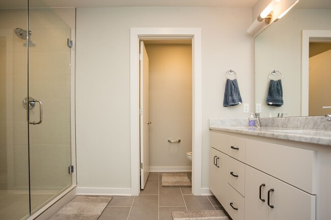 Building Photo - Beautifully Partially Furnished or Unfurni...