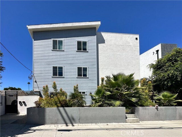 Primary Photo - 14019 Vanowen St