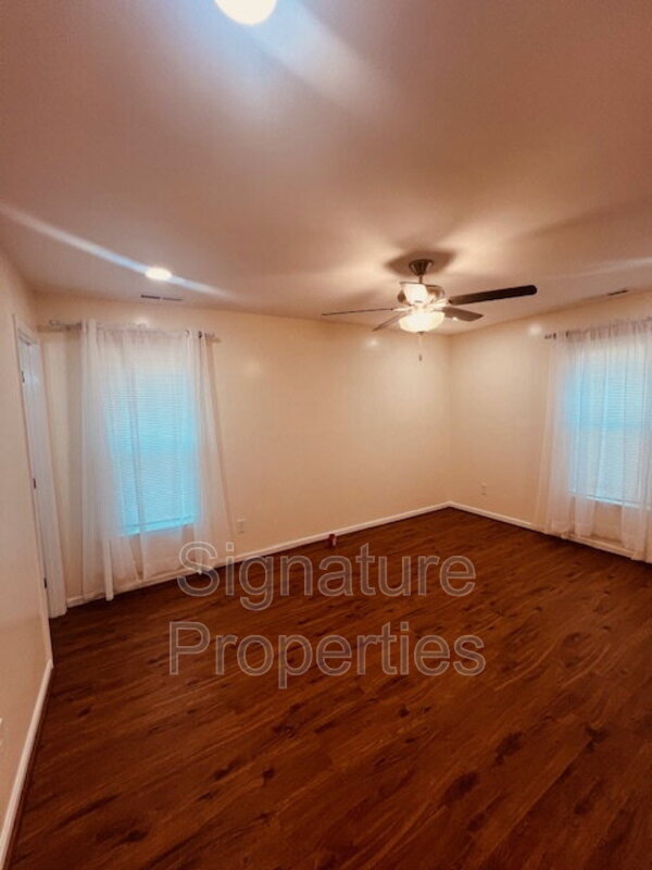 Building Photo - 1805 Maplewood Ave