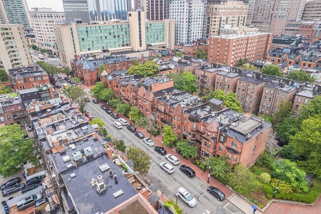 Building Photo - 237 W Newton St