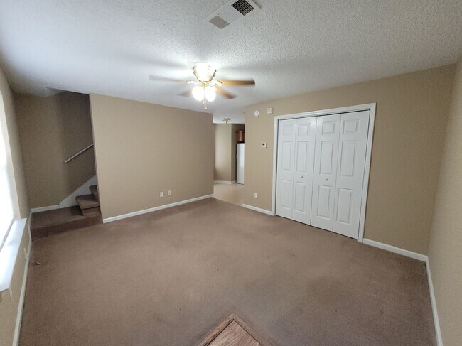 Building Photo - 121-123 Mario Circle