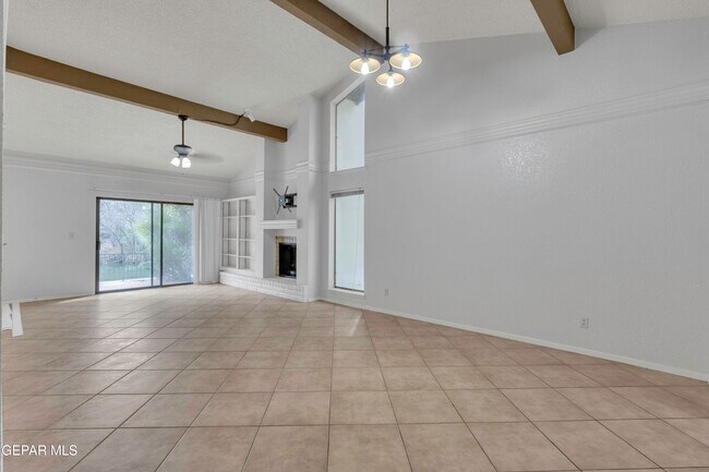 Building Photo - 620 Lakeway Dr