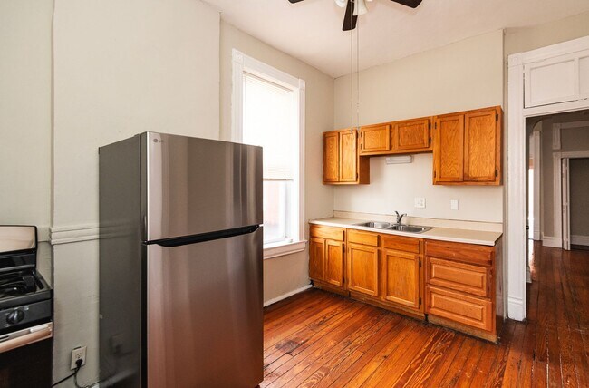 Building Photo - 1935 Utah St