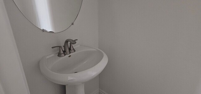 Building Photo - Beautiful 2 bedroom home for rent