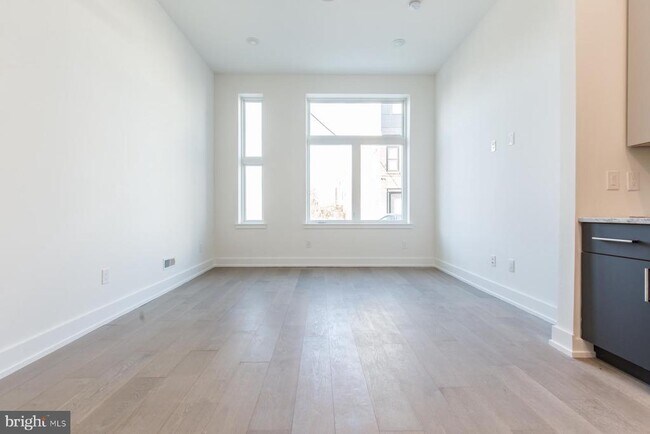 Building Photo - 1339 N Marston St