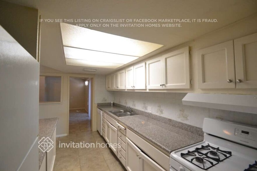 Building Photo - 6116 W Claremont St