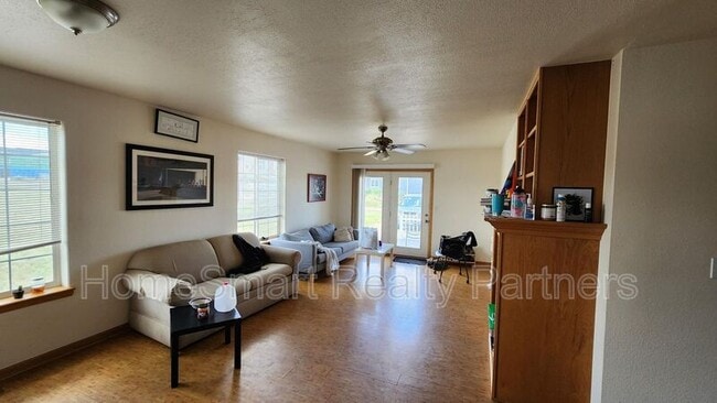 Building Photo - 203 W Coal Creek Dr