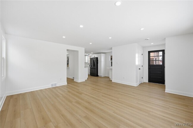 Building Photo - 219 Louvaine Dr