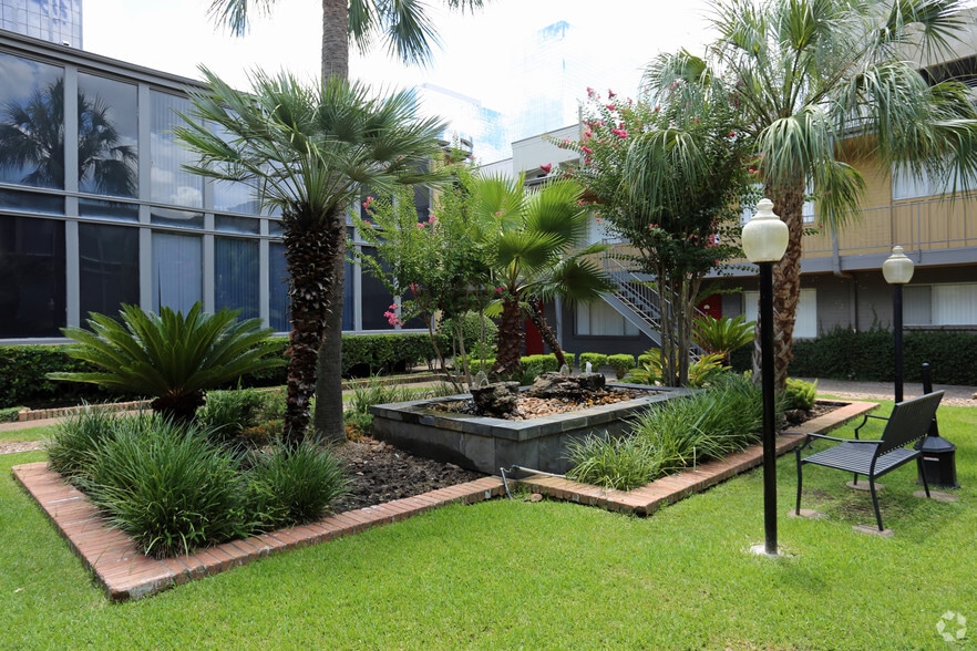Primary Photo - Greenway Court