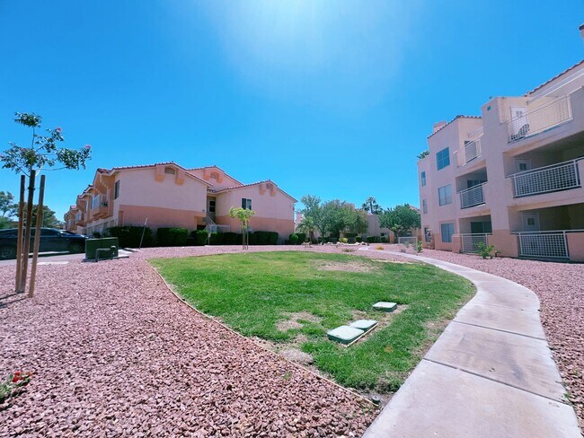 Building Photo - 2b2b Condo Tropicana/Jones  $1450