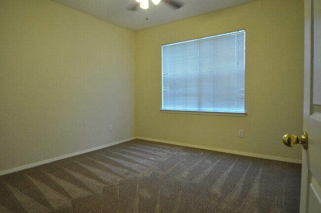 Building Photo - The Preserve Gated Community, $1275/mo  2nd floor unit AVAILABLE June 10th!